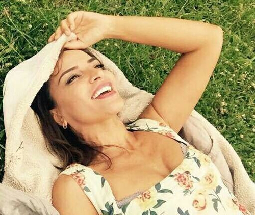 ეკა ჩხეიძე დროს ოჯახურ გარემოში ატარებს - მსახიობის ულამაზესი ქალიშვილის ფოტოები Rating