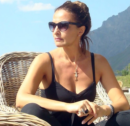 ეკა ჩხეიძე დროს ოჯახურ გარემოში ატარებს - მსახიობის ულამაზესი ქალიშვილის ფოტოები Rating