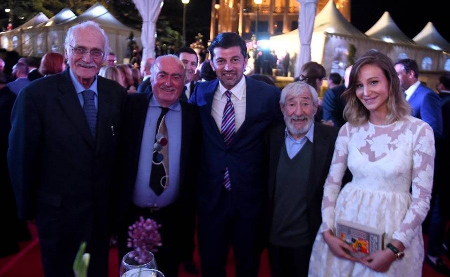 დამოუკიდებლობის დღის ბოლოს ანუკა არეშიძე დახვეწილ სამოსში გამოჩნდა Rating