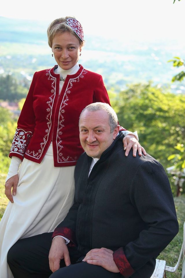 პრეზიდენტმა და პირველმა ლედიმ ქართველი ოლიმპიელების სამოსი მოირგეს - Rating