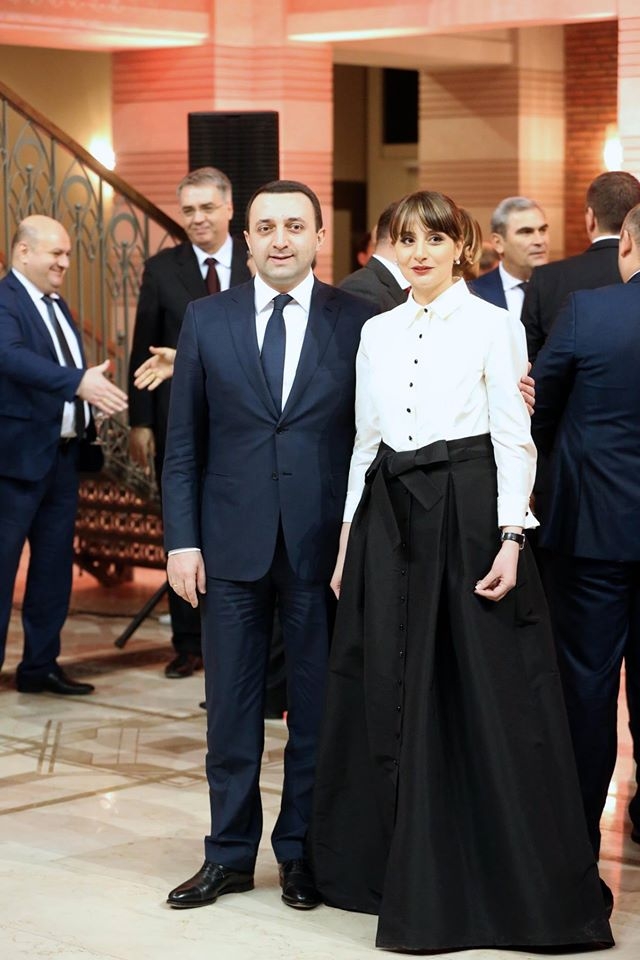 ნანუკა ჟორჟოლიანი და ნუნუკა თამაზაშვილი ერთნაირ სამოსში - ფოტო რომელმაც რამდენიმე წუთში 15 000 მოწონება დაიმსახურა Rating