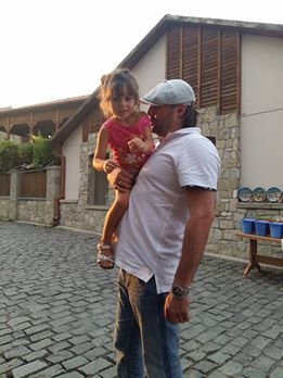 „ელენეს და მამიკოს შეხვედრა“- როგორ ერთობიან საქართველოში ყველაზე პოპულარული მამა-შვილი(+ფოტოები) Rating
