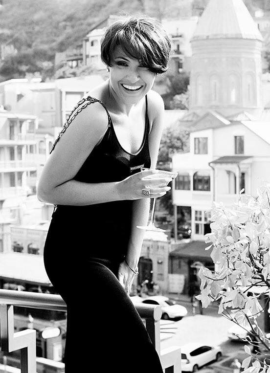 მაკა ზამბახიძის სექსუალური ფოტოსესია - ''სექსუკა ხარ დაო და რა გავაკეთო?'' Rating