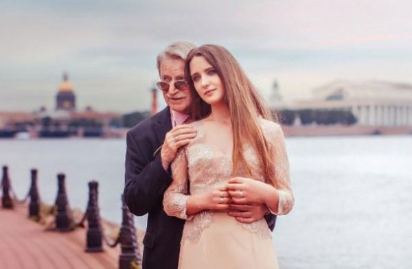 85 წლის მსახიობის ივან კრასკოსა და მისი 25 წლის ცოლის რომანტიკული ფოტოსესია Rating