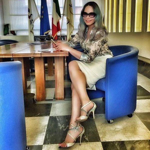 61 წლის ორნელა მუტიმ იმიჯი კარდინალურად შეიცვალა და მიუხედავად ასაკისა საოცრად გამოიყურება Rating