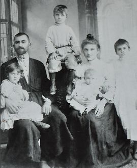 სამების ტაძრის მშენებლობა ჯუმბერ პატიაშვილის ცეკას მდივნობისას გადაწყდა Rating