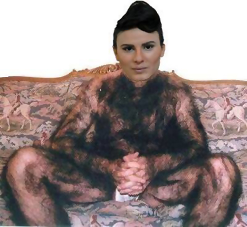 გოგონა მკვდარი მელიით - სკანდალი, რომელიც ერთ-ერთი ბლოგერის ჩაცმულობას მოჰყვა Rating