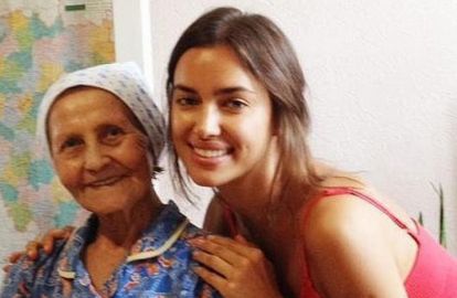   ირინა შეიკი არდადეგებს ბებიასთან ატარებს 