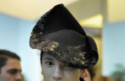 რატომ დაიდგა თავზე რქები და „მაცხოვრის გვირგვინი“ ჯორჯ ჯეი ბიმ