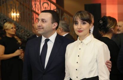 ირაკლი ღარიბაშვილი და ნუნუკა თამაზაშვილი მეოთხე ბავშვის მშობლები გახდნენ - რა დაარქვა წყვილმა გოგონას