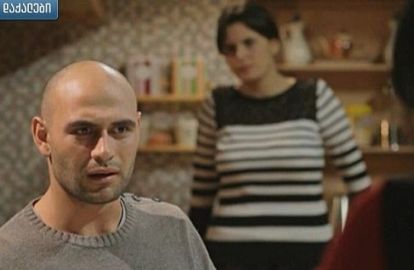 გიორგი ბოჭორიშვილის მისაბაძი საქციელი  - მსახიობი საკუთარ სადარბაზოს ალაგებს 