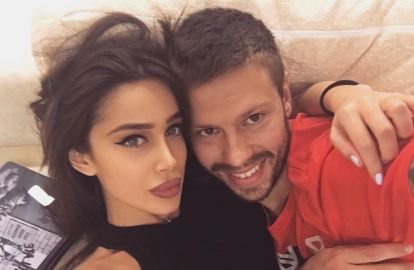 ფეხბურთელების ყველაზე ლამაზი ცოლები და მეგობარი გოგონები, რომელთა სიაში ქართველი გოგონა, მიმი (მირანდა) შელიაც მოხვდა