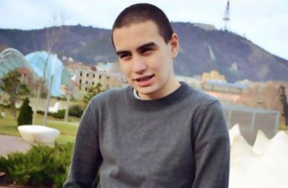 შორენა ბეგაშვილი თუ თამთა გოდუაძე - რომელ ქართველ ვარსკვლავს ირჩევს 17 წლის მხატვარი