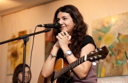 Sophie Villy- ქართველი მომღერალი, რომელზეც მსოფლიო ლაპარაკობს 