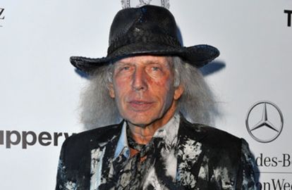 ეპატაჟური მილიარდერი მოდური დიზაინერი გახდა