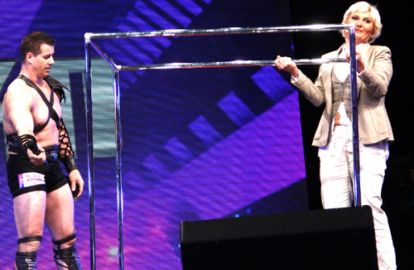 რატომ აიყვანა ნახევრადშიშველმა ფიტნესმამაკაცმა სცენაზე ნანუკა ჟორჟოლიანი