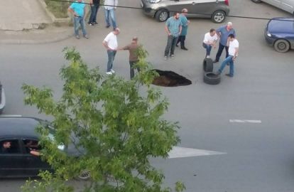 ასფალტი თბილისის კიდევ ერთ უბანში ჩავარდა. შემთხვევა თემქაზე მოხდა