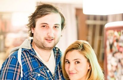 მორიგი სკანდალი „მგზავრების“ გარშემო - „ისინი ხომ არაფრით გამორჩეული  ს-ბი არიან, ოცკაციანი ჯგუფიდან ერთსაც არ გაუტყდა, რასაც აკეთებდნენ“