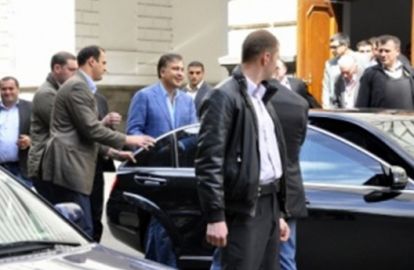 „პრეზიდენტი დიასახლისივით დაგვიჯდა და ჭორებს გვიყვებოდა!..“