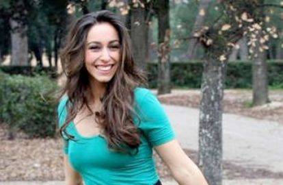 ჩაპლინის შვილიშვილი შიშველი პოზირებს