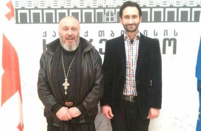 მიშა მესხი წითელ ხალიჩაზე სულიერ მამასთან ერთად გაივლის - არქიმანდრიტი ''ოსკარებზე''