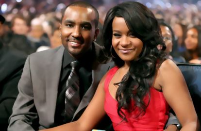 უიტნი ჰიუსტონის ქალიშვილი ცოლად თავის ნახევარძმას გაჰყვა