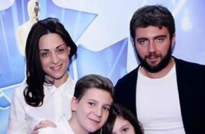 ნოე სულაბერიძის და ეკა სამხარაძის შვილი საკუთარ დაბადების დღეზე ვარდისფერი ლიმუზინით მივიდა