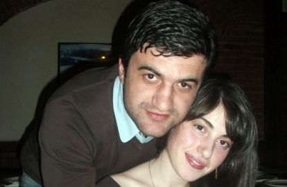 რა აკავშირებს პრეზიდენტის პაროდისტს გოგონასთან, რომელიც უნივერსიტეტის მესამე სართულიდან გადმოაგდეს