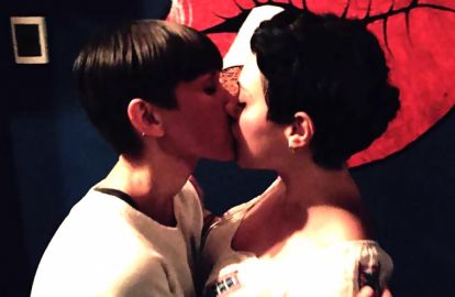 თინა მახარაძის ახალი გატაცება ქალია - ვის კოცნის მსახიობი ტუჩებში