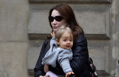 კარლა ბრუნი: ''ჟურნალისტები ჩემს სიმსუქნეს დასცინოდნენ''