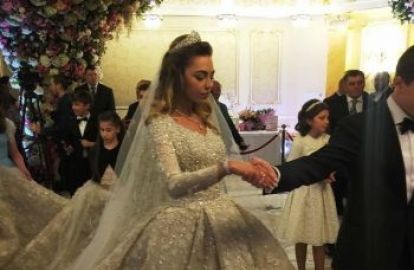 ჯენიფერ ლოპესი, ელტონ ჯონი და ქართული ცეკვა რუსი მილიარდერის შვილის წარმოუდგენლად მდიდრულ ქორწილში