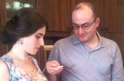 გოგონა, რომელიც საზოგადოებამ საზარელი შემთხვევით გაიცნო, გათხოვდა