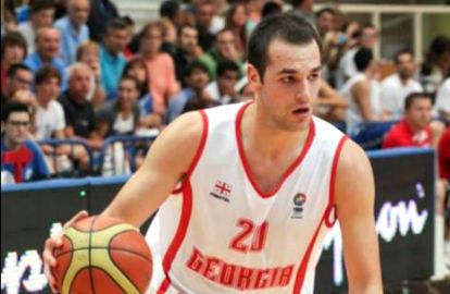 ახალი სახე ქართულ კალათბურთში - რით ცდილობენ დუდა სანაძის ყურადღების მიპყრობას გოგონები 