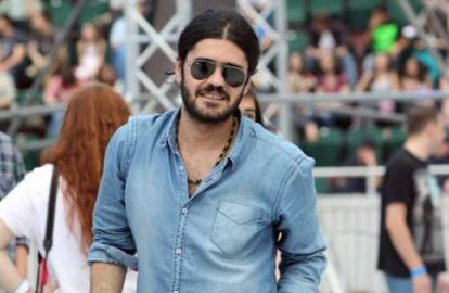 Toresa Mossy გარდაცვლილ მწერლებსა და მუსიკოსებთან მეგობრობს