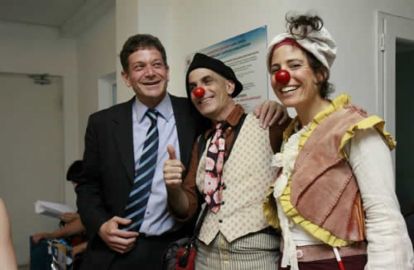 „მკურნალი კლოუნების“ ღიმილიანი საქმე 