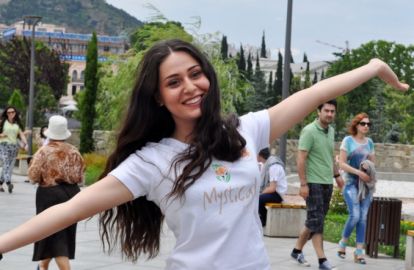 ქუსლებით სირბილში მოდელებს ''სუხიშვილების'' მოცეკვავემ აჯობა