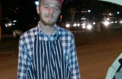 ვინ არის ახალგაზრდა ბიჭი რუსეთიდან, რომელიც სტიქიის მეორე დღეს მოხალისეებს ბურგერებს უფასოდ უმზადებდა