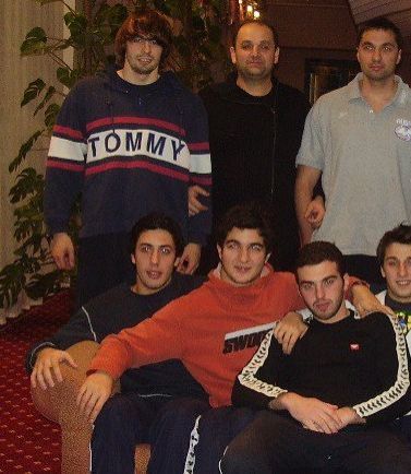 ირაკლი კუტალაძის პოპულარობის ტვირთი და უცნაური ვარცხნილობა