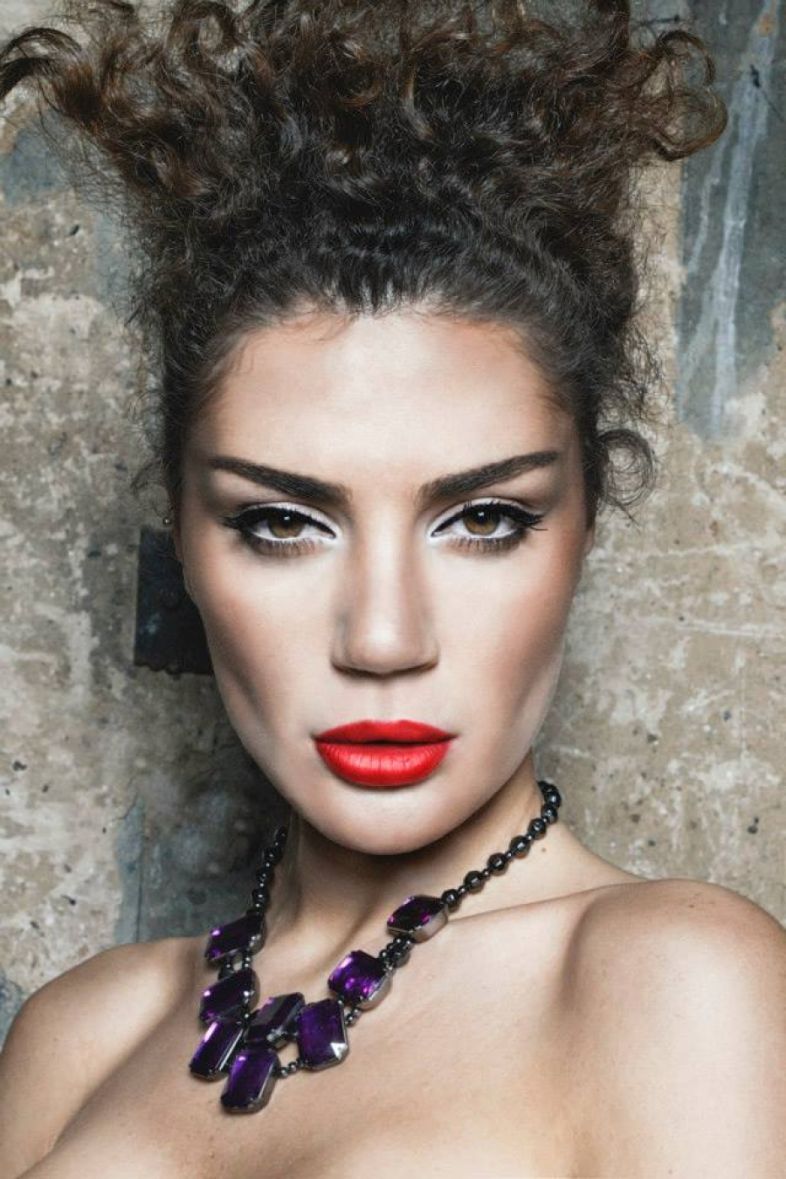 თაკო გაჩეჩილაძე ვალენტინობას მოსკოვში ნინი ბადურაშვილის ქმრის ბარში იმღერებს