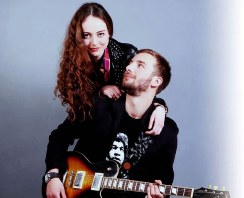 ''ახალი ხმის'' მონაწილე შეყვარებულს საზღვარგარეთ უშვებს 