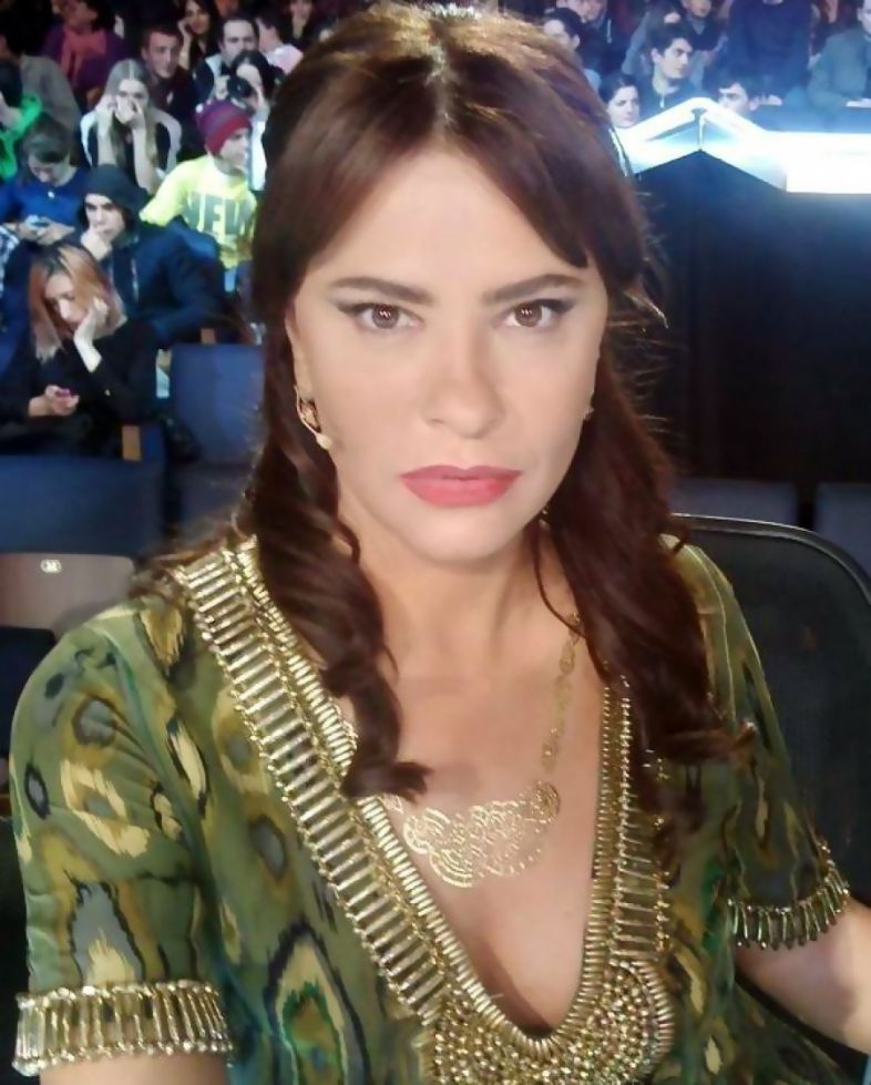 ია ფარულავა ''ნიჭიერში'' დეკოლტის გამოჩენით იმუქრება