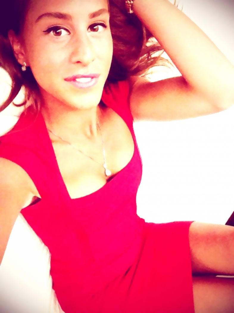 სექსუალური და ლამაზი ნინი ქარსელაძე - მომღერლის გულახდილი ფოტოსესია