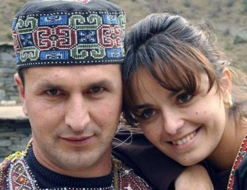 "ერთი გახსოვდეს, ვერანაირად ვერ გშორდები, ეს ძაფი გამძლეა ძალიან..."