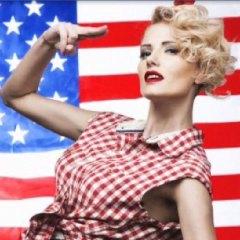 სადუნიშვილი ბეგაშვილს: შენთვის დედობრივი მოვალეობის შესრულება საკუთარი ინტიმური სცენების საყურებლად შვილთან ერთად პრემიერებზე სიარულია?