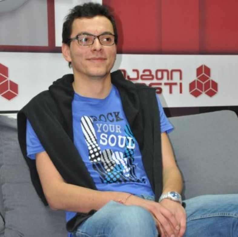 ანრი ღუდუშაური ყოფილ შეყვარებულებს ერთმანეთს აცნობს 