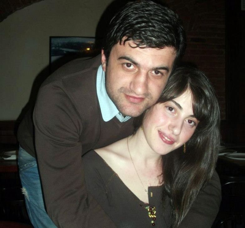 რა აკავშირებს პრეზიდენტის პაროდისტს გოგონასთან, რომელიც უნივერსიტეტის მესამე სართულიდან გადმოაგდეს