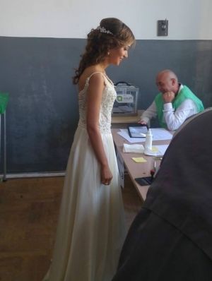 ვინ არის არჩევნებზე მისული პატარძალი?