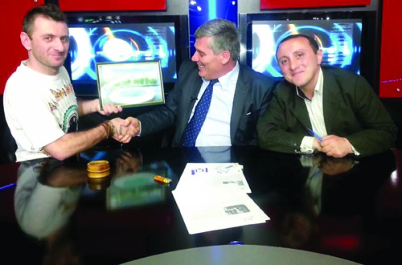 რა აჩუქეს დავით აქუბარდიას ნიკა გრიგოლიამ და დავით გოგიშვილმა