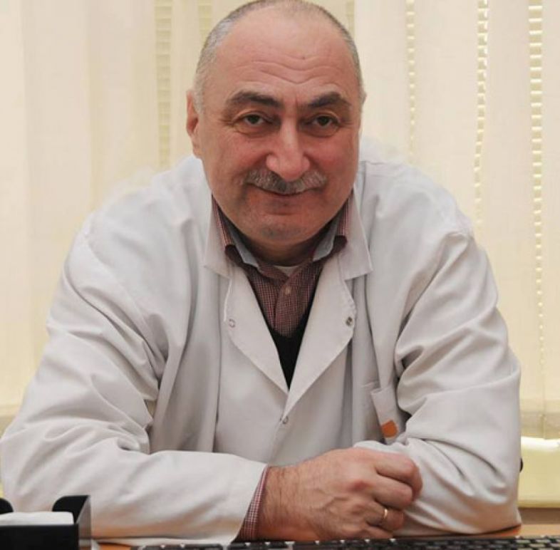 ლადო კახაძეს მოდური წიგნები არ აინტერესებს