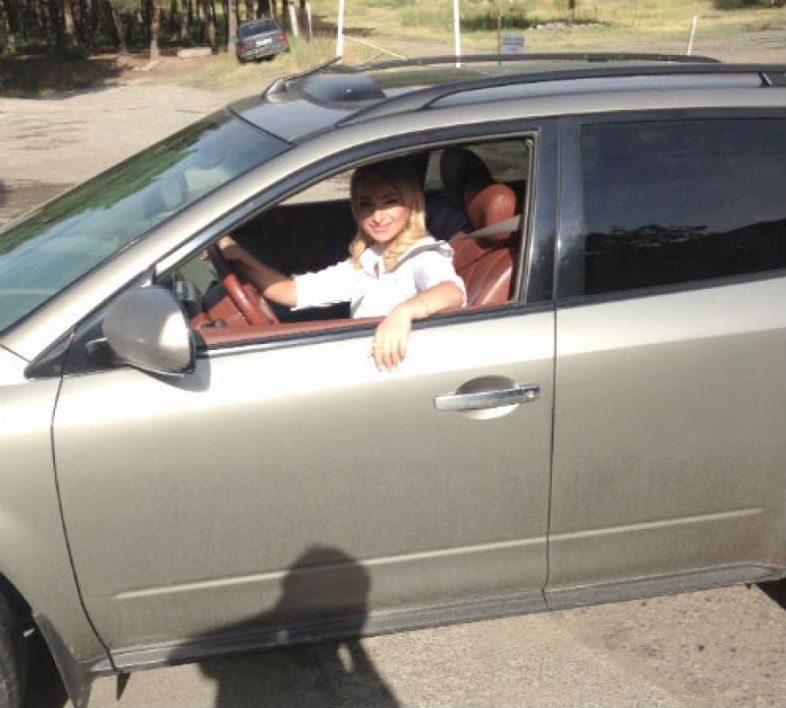 სოფო ბედიას საქმრომ მანქანა უყიდა - „ასე ვეფერებით ხოლმე ერთმანეთს“...